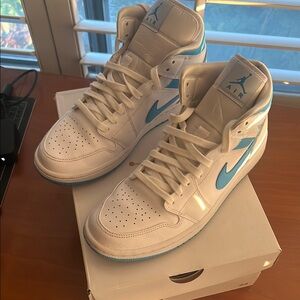 Nike White and Blue Sneakers for Everyday Comfort